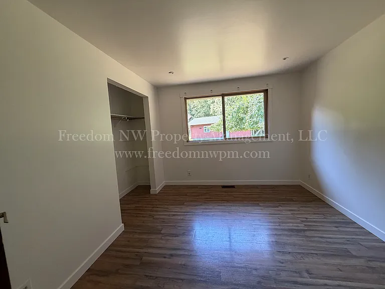 5825 67th Ave NE — Photo 8