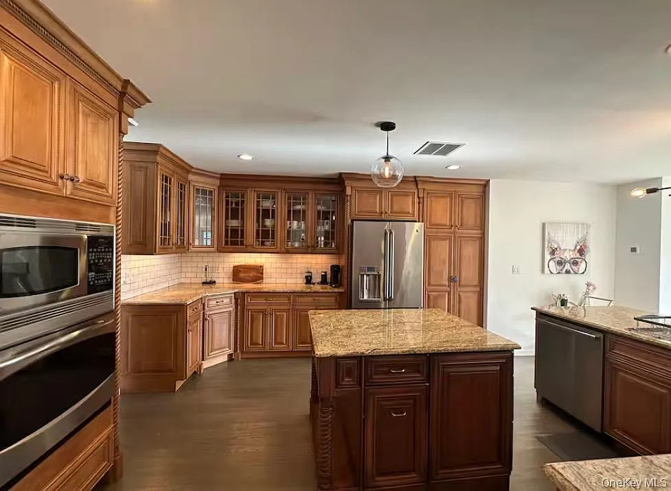 2 bed, 2.0 bath, 1574 sqft, $4,000 — Photo 4