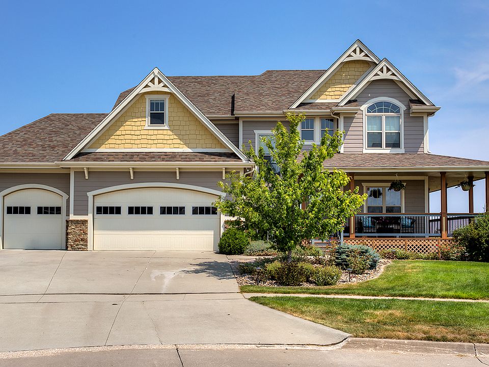 1st image of 208 S 84th St