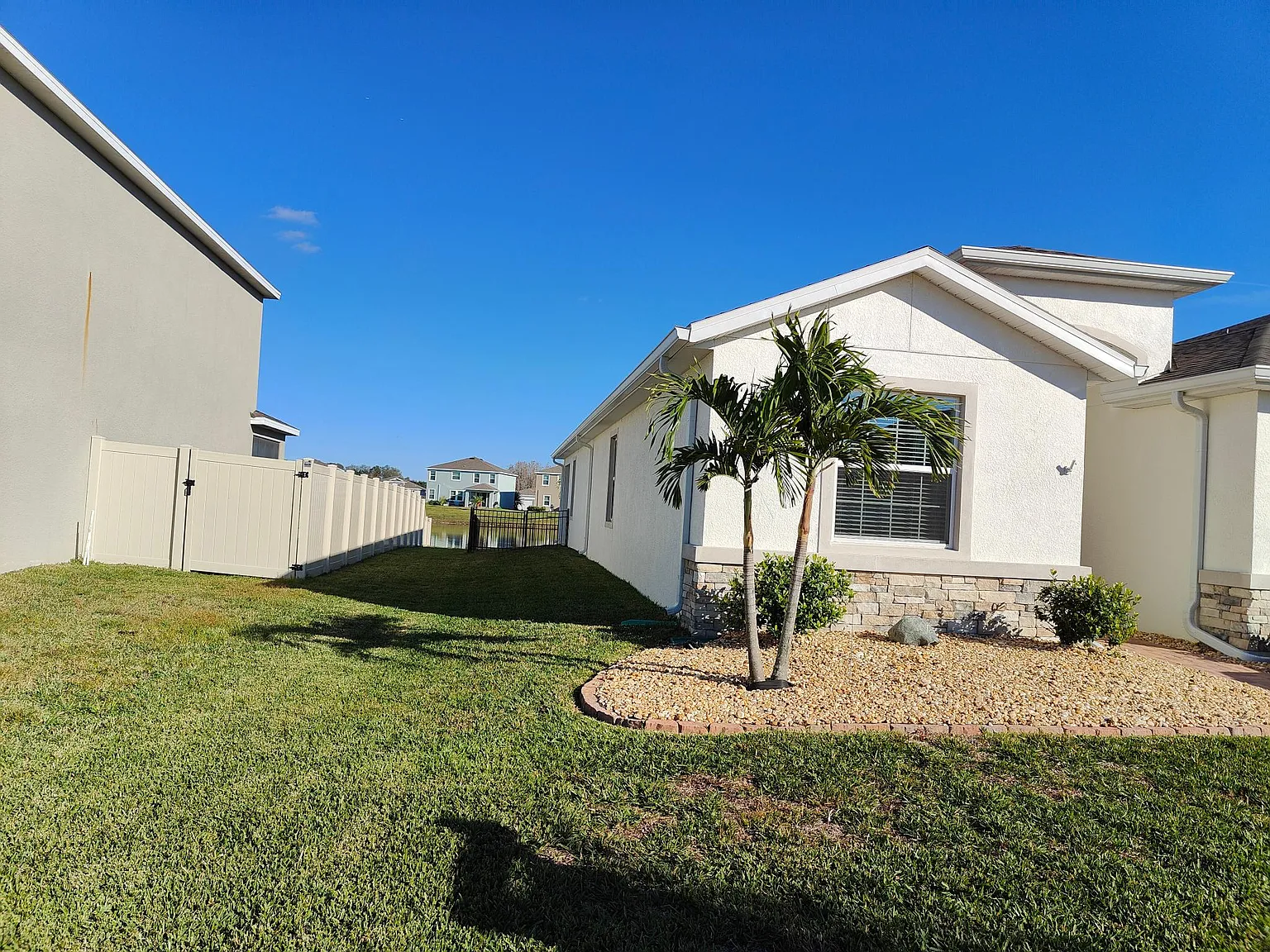 4 bed, 2037 sqft, $3,195 — Photo 3