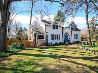 3848 Chesterbrook Rd, Arlington, VA 22207