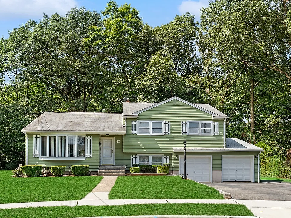 18 Ravine Ct
