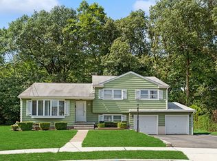 18 Ravine Ct, Clifton, NJ 07013