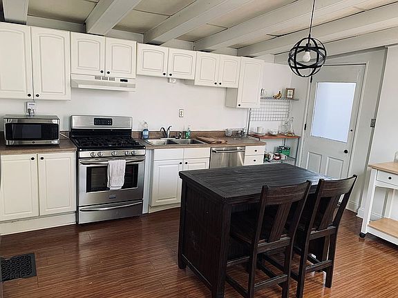 4th image of 1048 Regina Ave