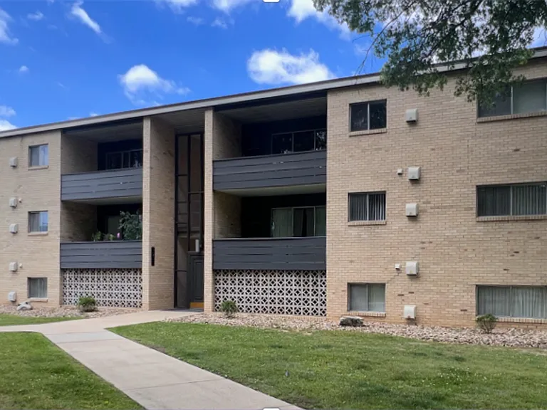 Seven Oaks Apartments — Photo 23