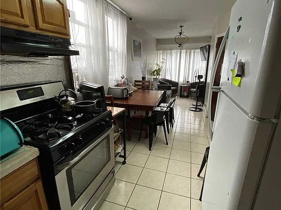 5th image of 104-38 48th Ave