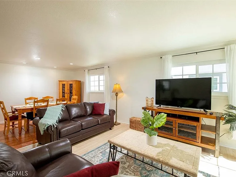 7310 Balboa Blvd #F — Photo 6