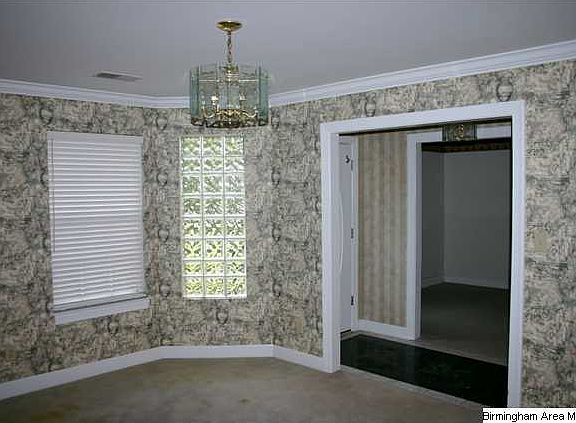 3rd image of 1716 Creely Dr