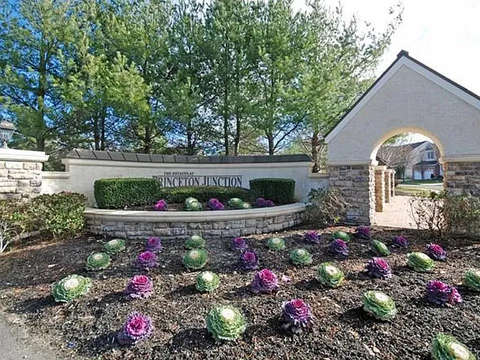 12 Esterbrook Dr