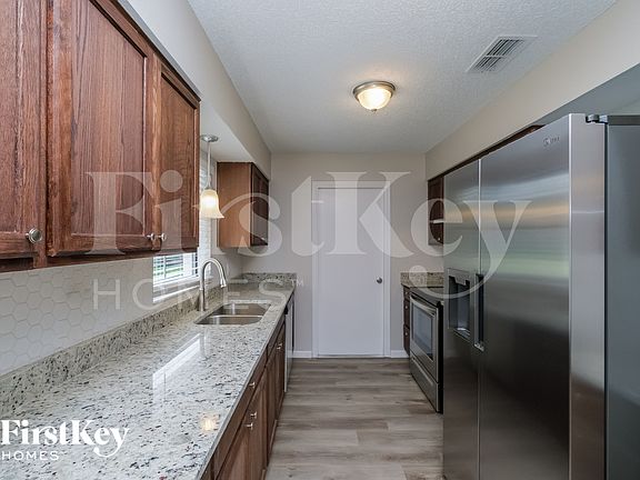 5th image of 11616 Linda Ln