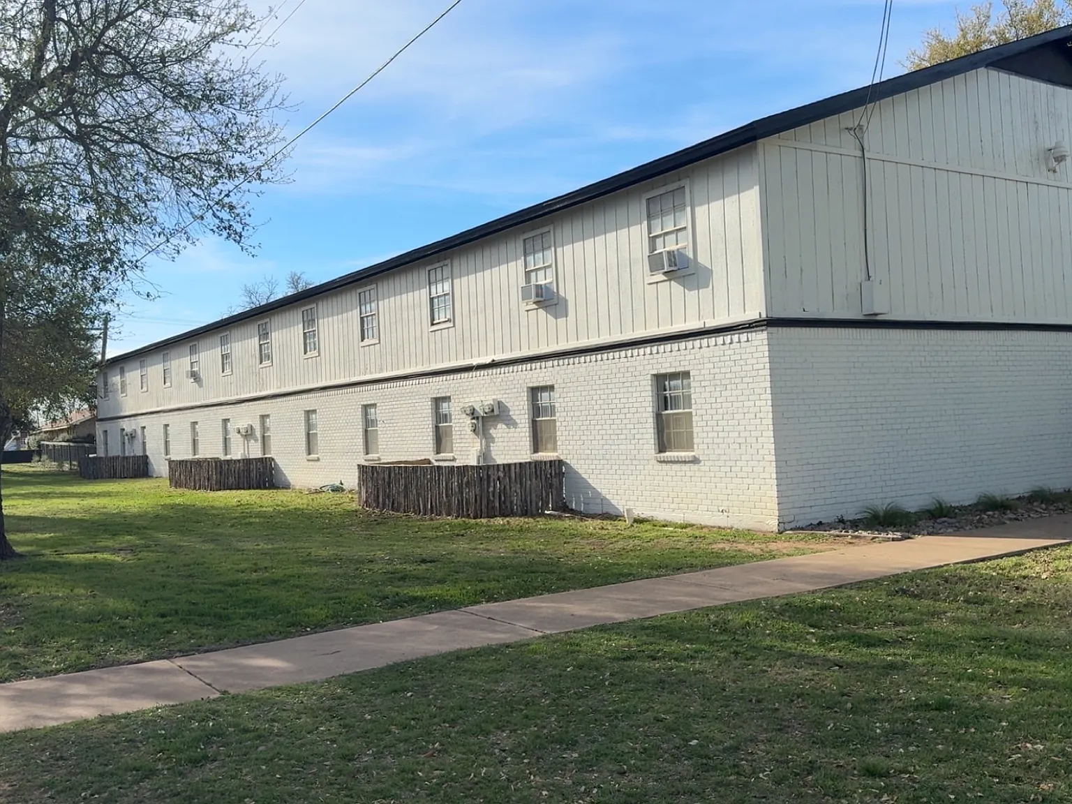 Meadowgreen Apartments — Photo 3
