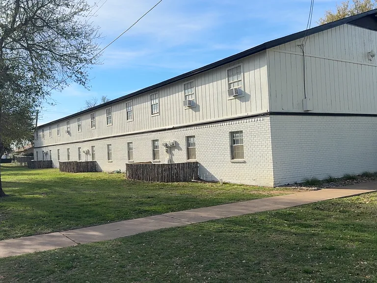 Meadowgreen Apartments — Photo 3