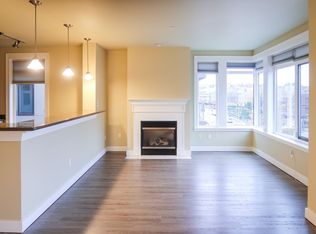 Lakeside 2BR Condo with Modern Finishes & Prime Location!, Seattle, WA 98102