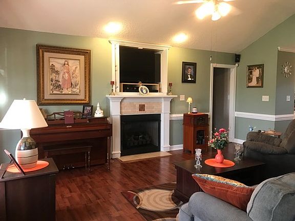 2nd image of 204 Partridge Ln