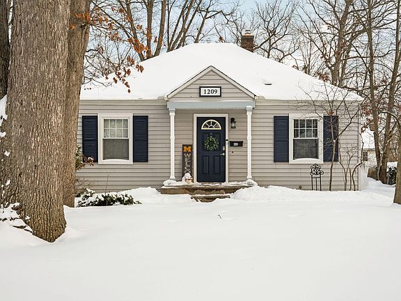 3rd image of 1209 Birk Ave