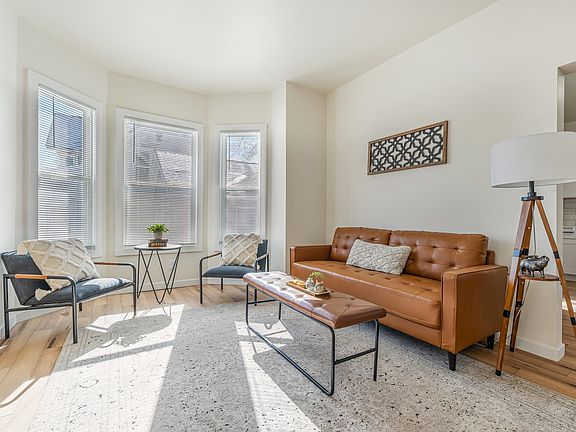 4th image of 326 Houston St