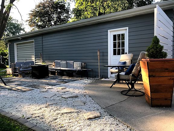 3rd image of 3515 Carlton Dr