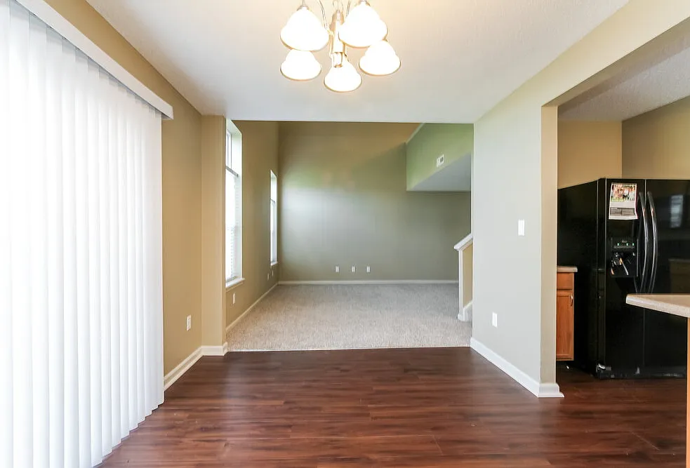 3 bed, 2.5 bath, 1936 sqft, $2,270 — Photo 3