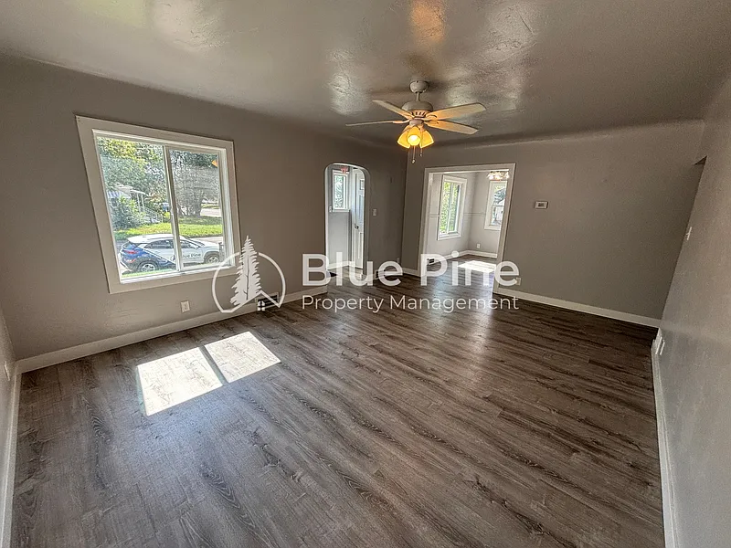 2 bed, 1.0 bath, 900 sqft, $1,250 — Photo 4