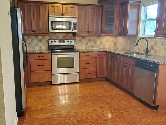 3rd image of 5601 Columbus Cir