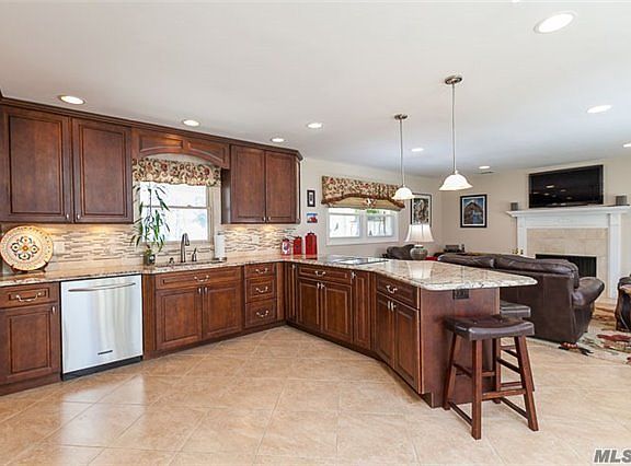 5th image of 56 Barker Dr