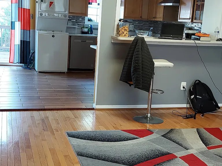 1012 Travis Ln — Photo 7