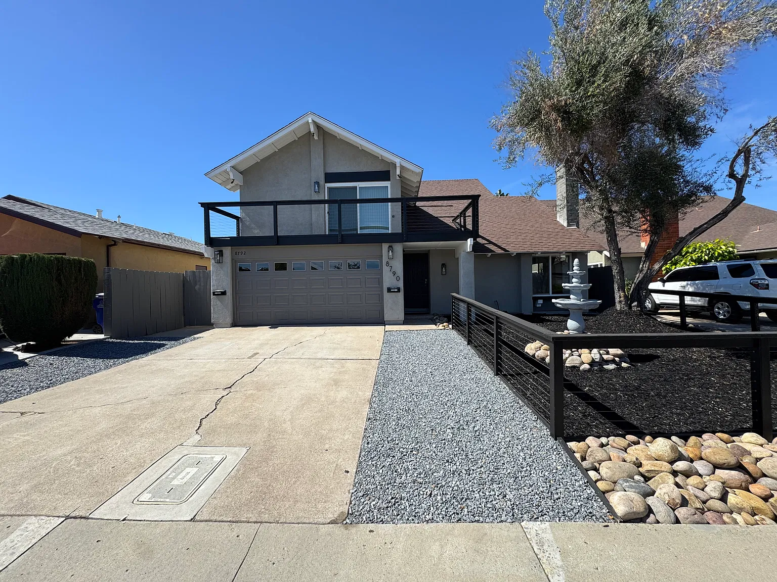 Capricorn Way, San Diego — Photo 1