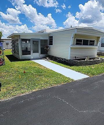 3rd image of 799 Klosterman Rd #90