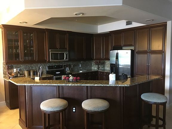 Kitchen - island, granite