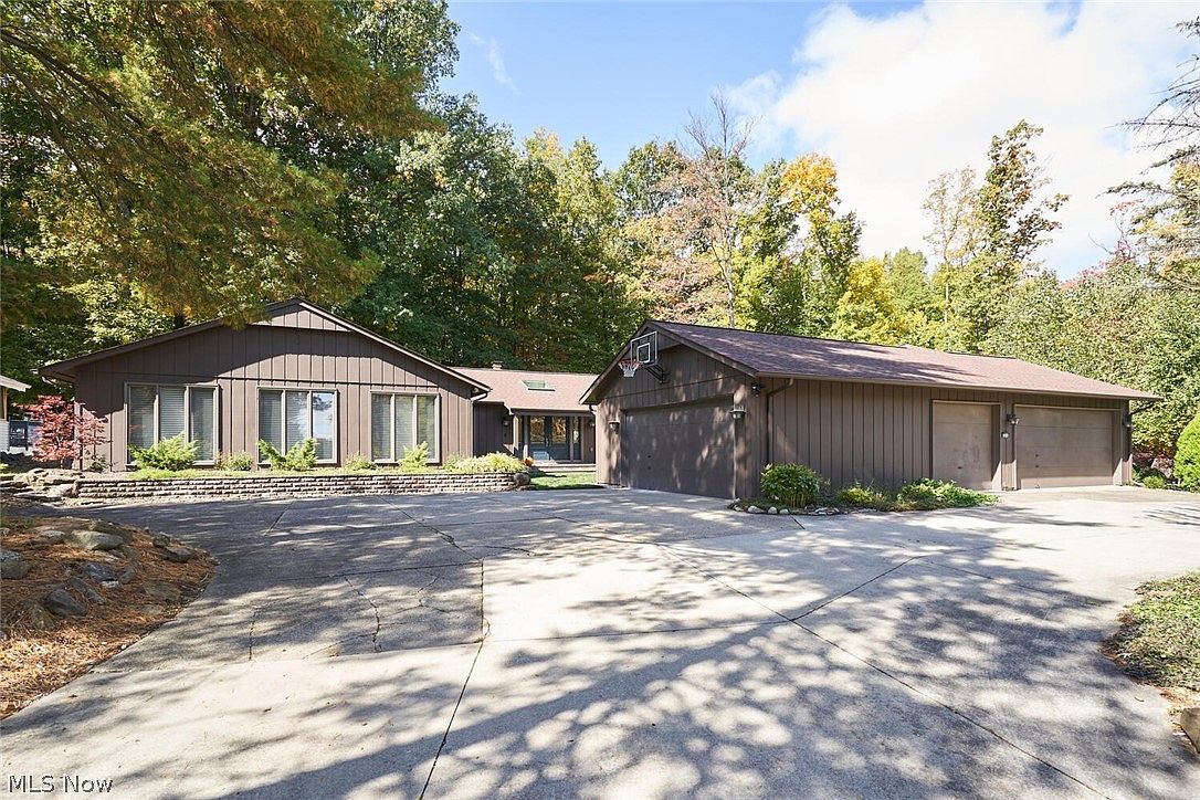 12894 Falling Water Rd, Strongsville, OH 44136 Zillow