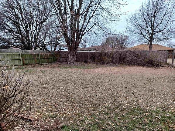 5th image of 132 Anthony Dr