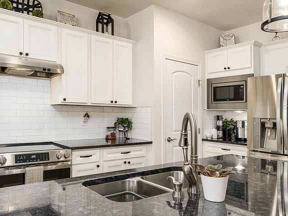 4th image of 900 Zeller Cir