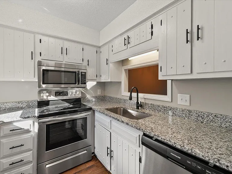 5508 Kaplan Dr — Photo 6