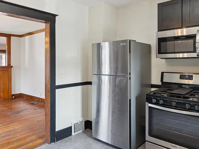 112 E Center St — Photo 5