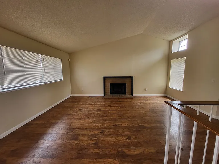 5215 Bayview Ave — Photo 5