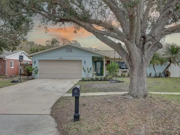 8995 Briarwood Dr, Seminole, FL 33772