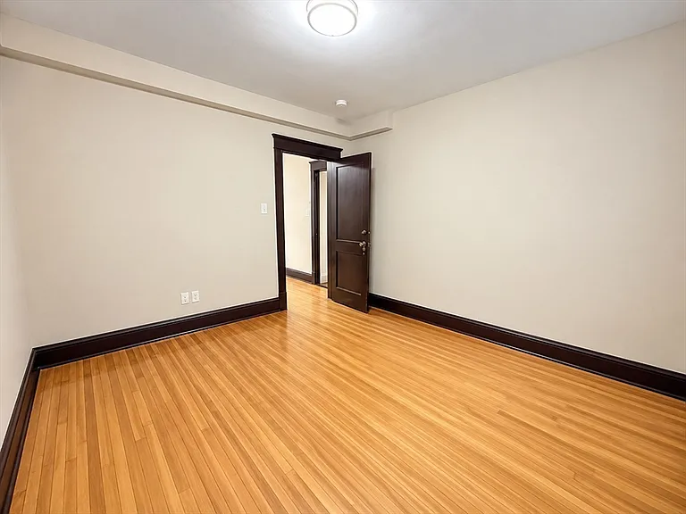 4 Glade St #2 — Photo 15