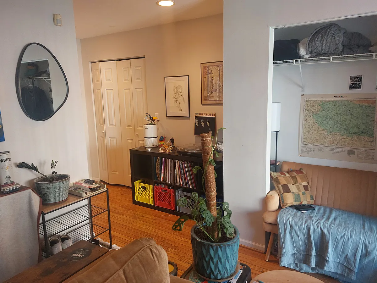 Building Photo - 1633 W Le Moyne St #1