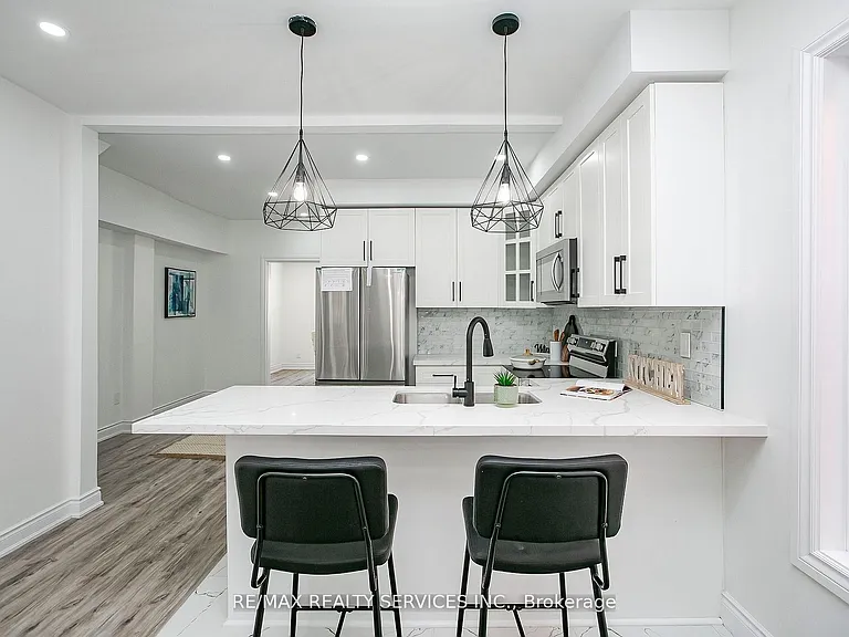 20 Somerset Ave E — Photo 9