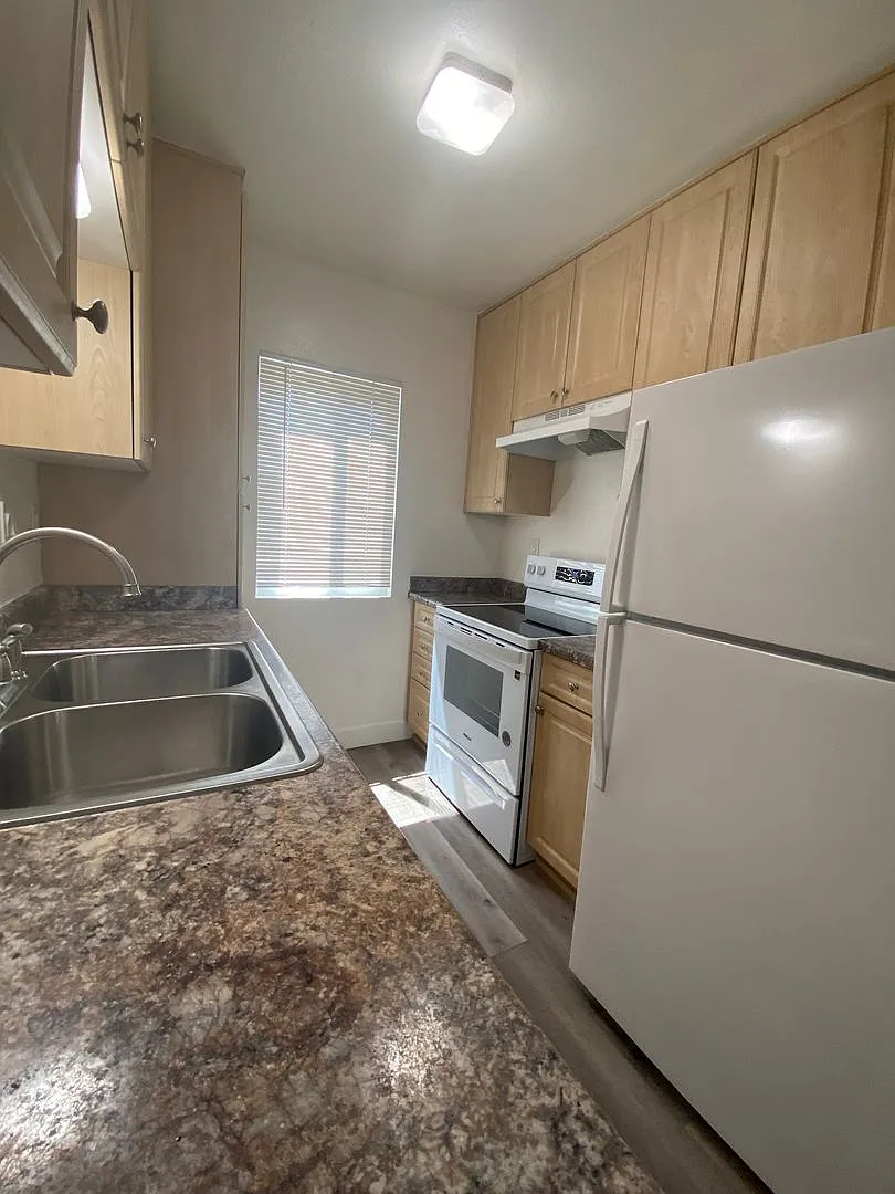 1 Bedroom 1 Bath Upstairs Unit in North Park Available Now — Photo 4