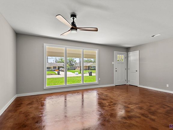 3rd image of 8285 N Parkland Dr