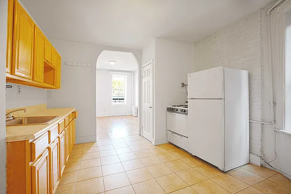 Rented by Avenues Real Estate | media 22