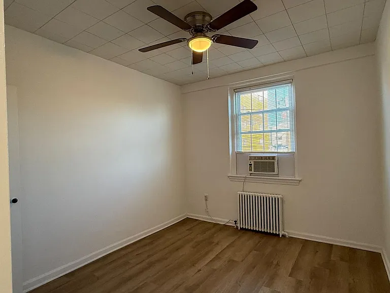 2060 N Vermont Street — Photo 13