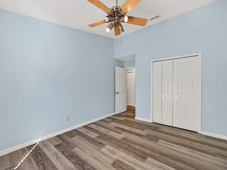 13727 Richmond Park Dr N #105 — Photo 21