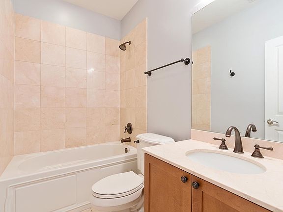 4th image of 3007 W Cornelia Ave