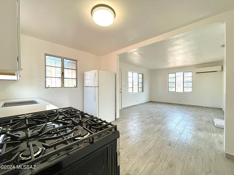 3830 E 2nd St #8 — Photo 5