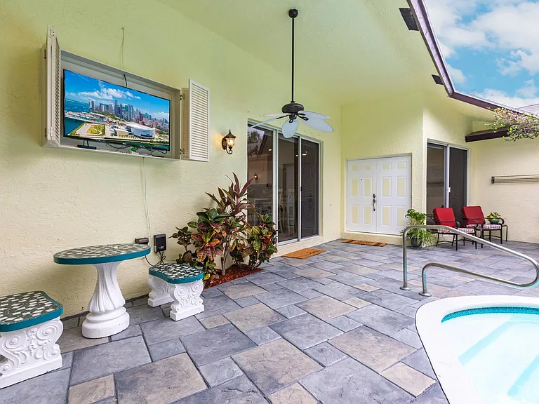 905 Carlee Cir — Photo 13
