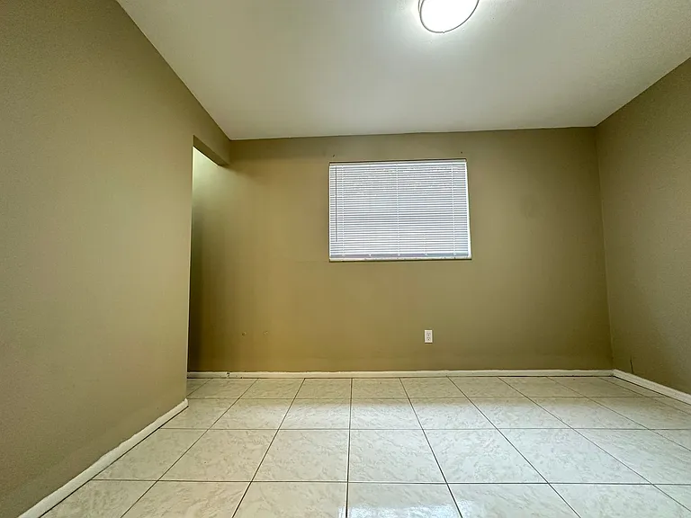 8728 N Mandarine Pl — Photo 5