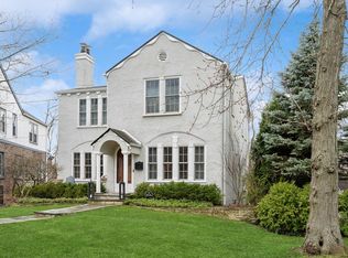 70 Warwick Rd, Winnetka, IL 60093