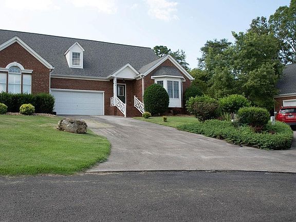 5th image of 304 Fairway Dr